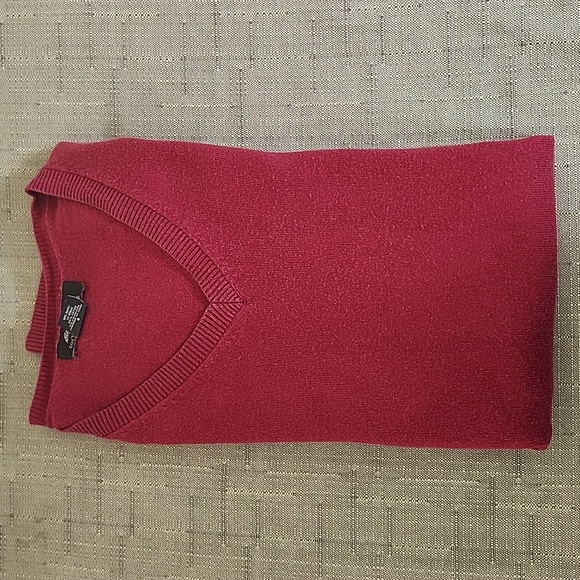 Eddie Bauer Men's Cotton Cashmere Reddish/Orange V-Neck, Long Sleeve Sweater - Picture 2 of 12